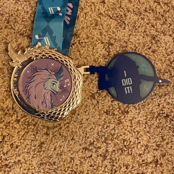 RunDisney 2022 Wine and Dine 10k Medal - Picture 5 of 7